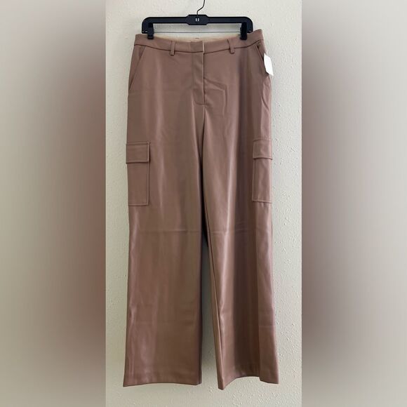 018 New Halogen® Wide Leg Faux Leather Cargo Pants
Size M - Picture 4 of 12